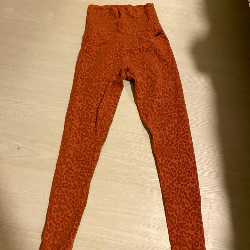 ECHT texturized leopard print leggings - never worn!